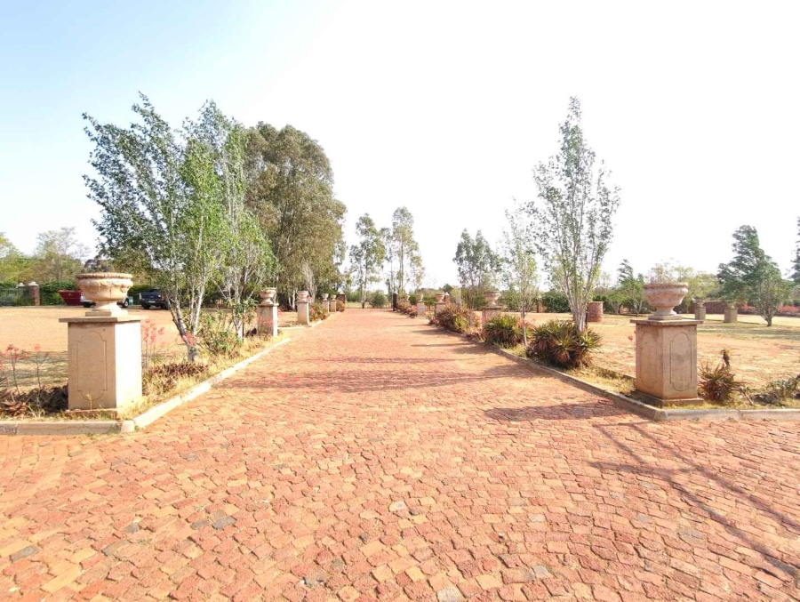 6 Bedroom Property for Sale in Quaggafontein Free State